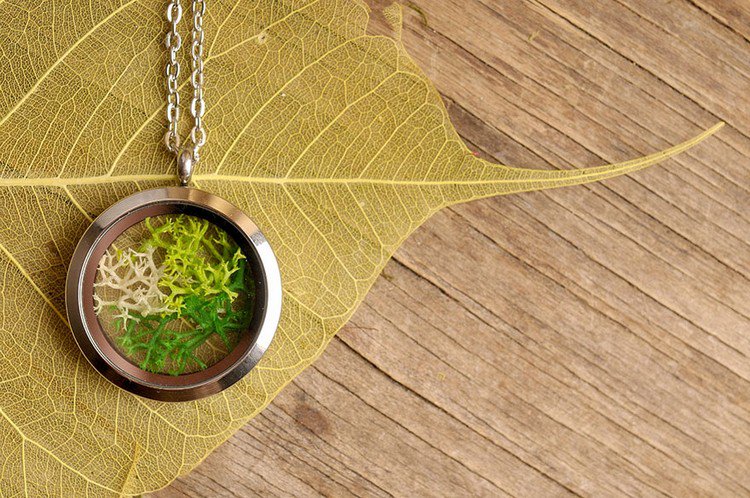 moss necklace