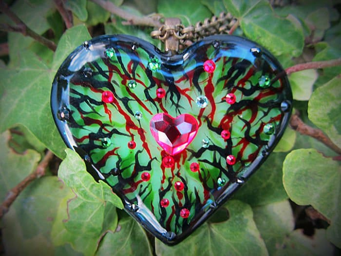 poison ivy heart pendant