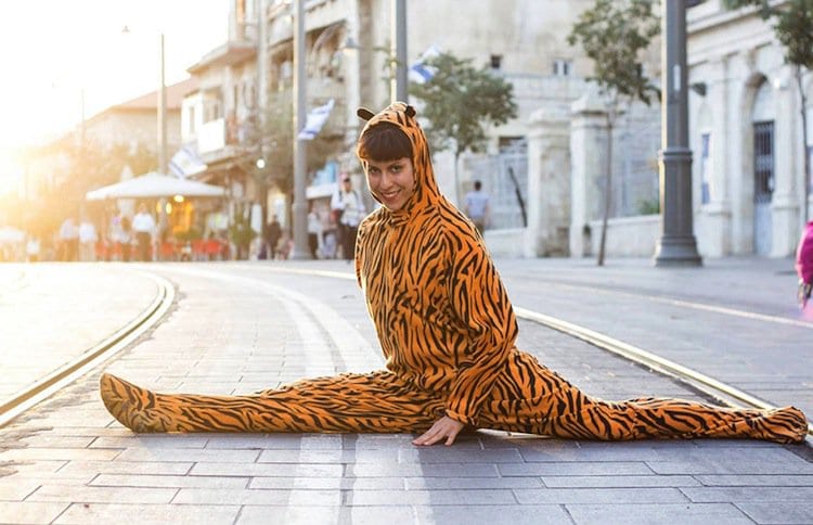 tiger-suit-splits