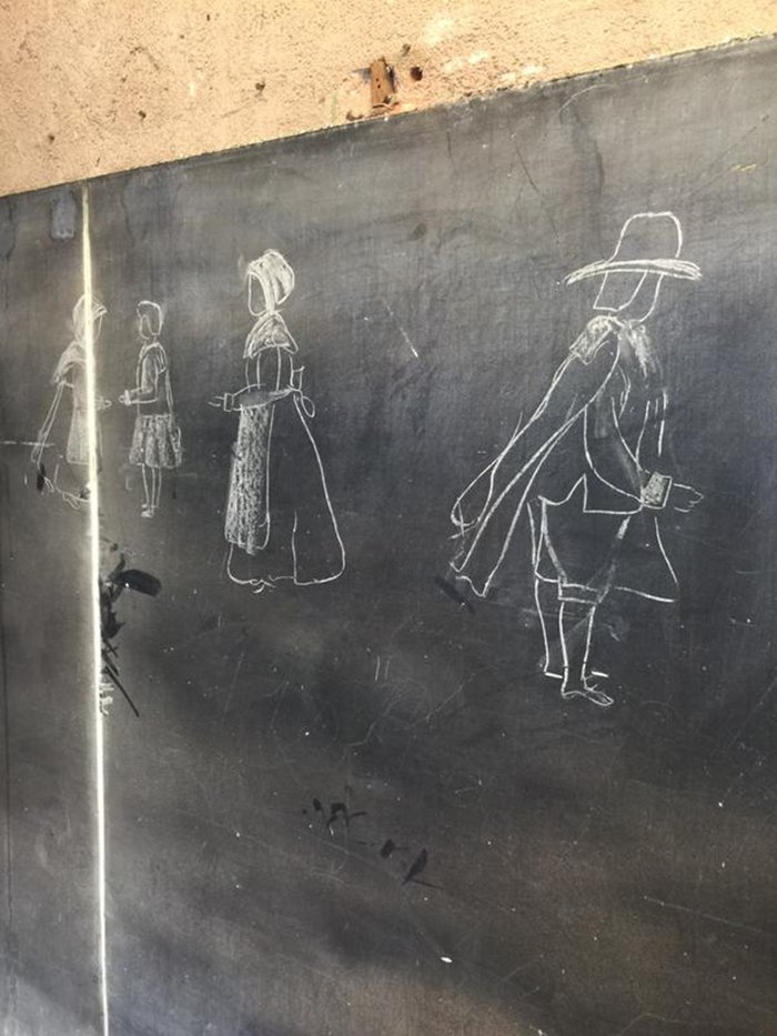 100-year-old-chalkboard-drawings-pilgrims-drawing