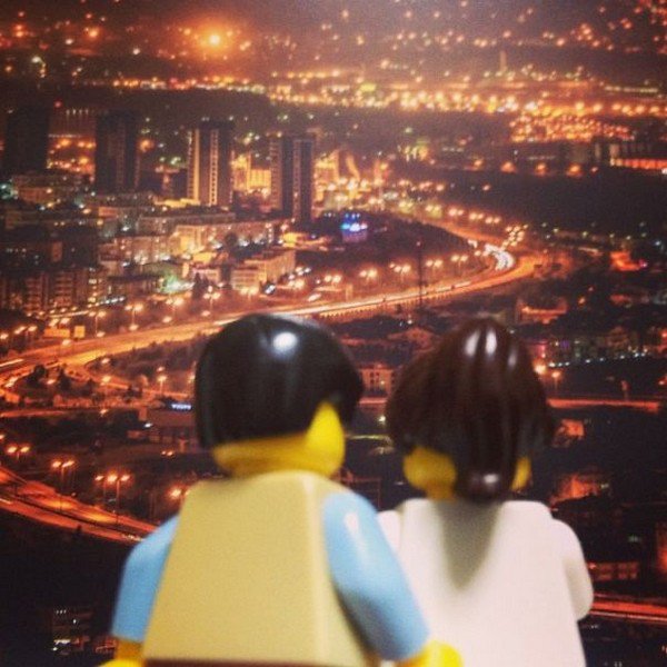 LEGO figure couple