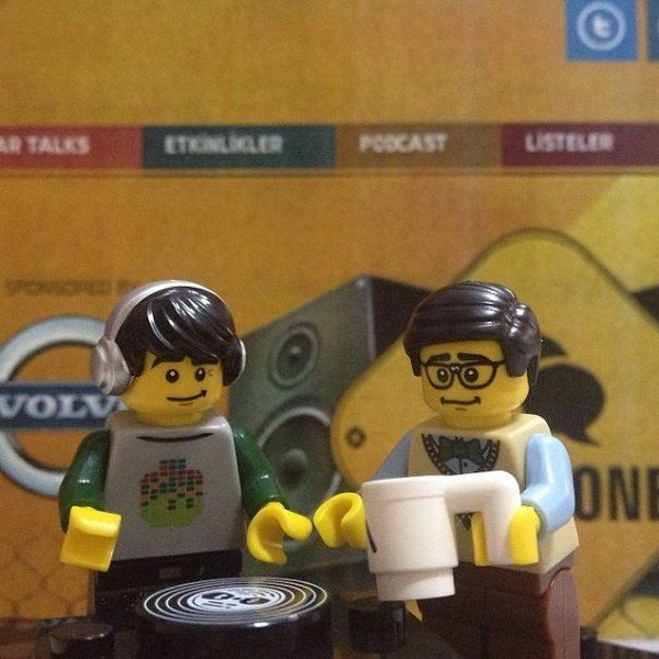 LEGO figures dj