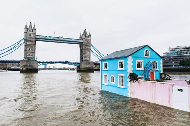 airbnb-floating-house-bridge