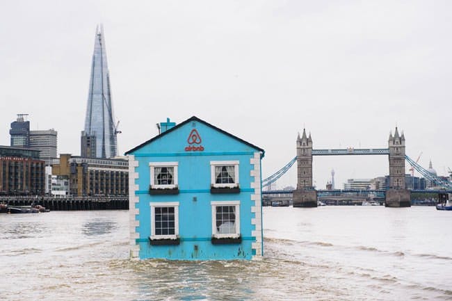 airbnb-floating-house-floating