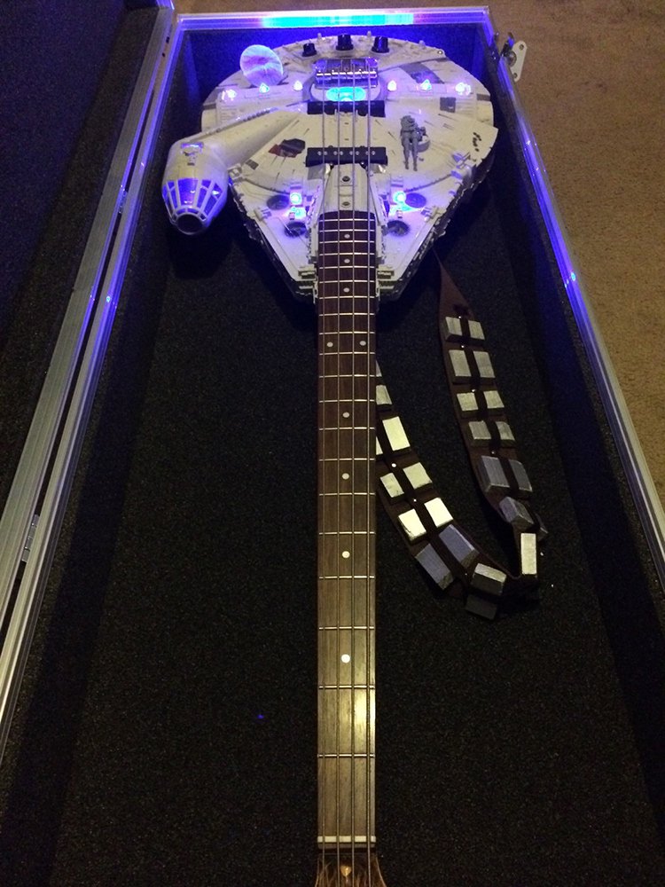 millennium-falcon-guitar-case