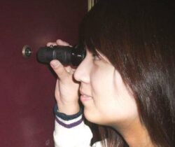 reverse peephole viewer
