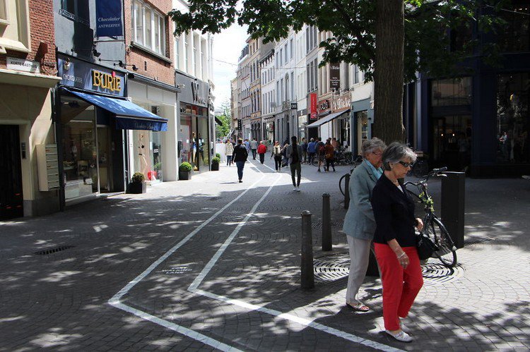 text walking lane people