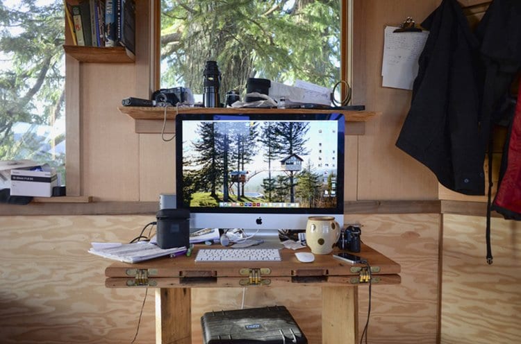 the-cinder-cone-treehouse-desk