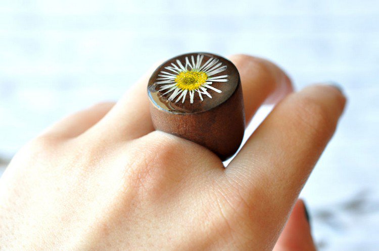 wooden daisy ring