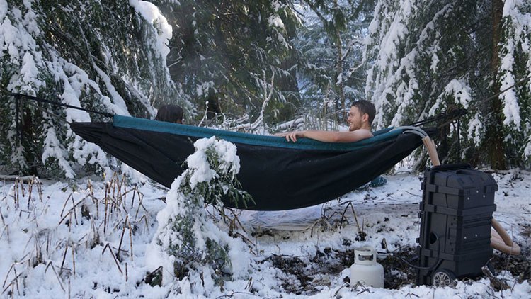 hydro-hammock-hot-tub-snow