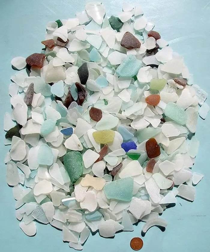 recycled-sea-glass-sculptures-jonathan-fuller-glass-pile