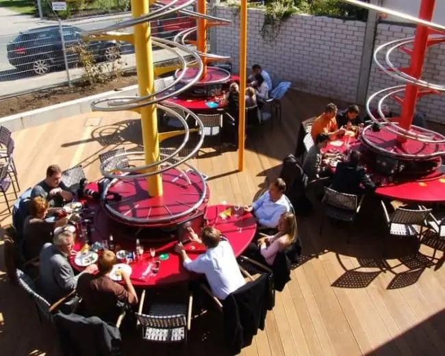 rollercoaster-restaurant-outside