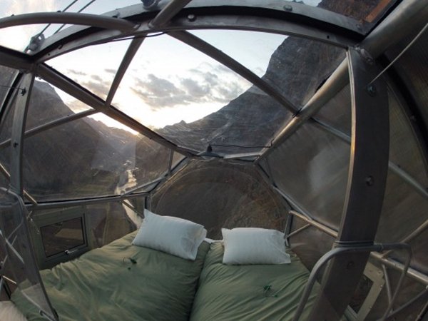 skylodge-glass-pods-bed