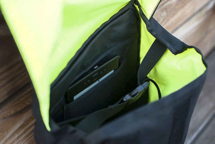 With This Smart Backpack You Can Take Out Your Items Without Having To ...