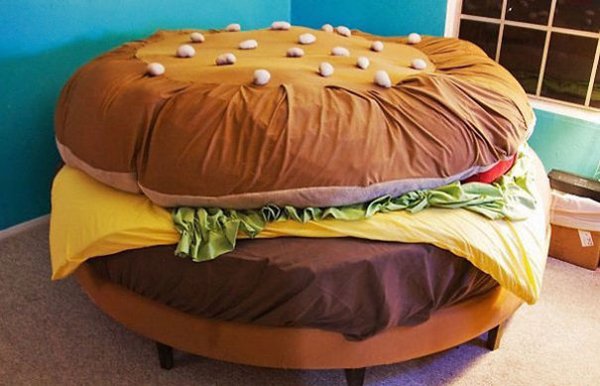 Bedtime-Perfect-Beds-For-Greatest-Surreal-Experience-hamburger-bed
