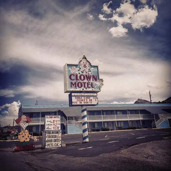 clown motel