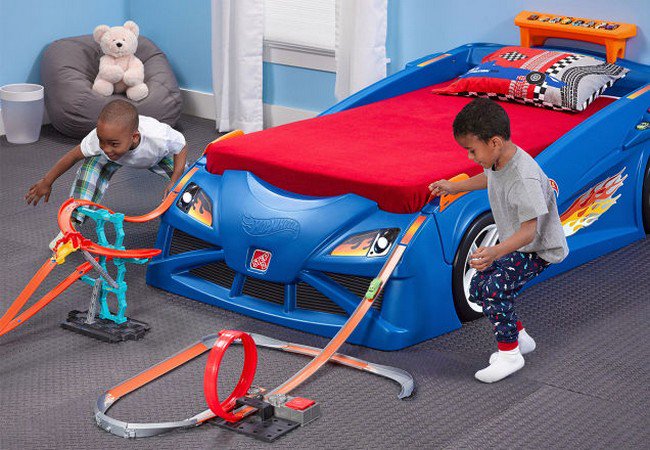 hot wheels bed kids playing