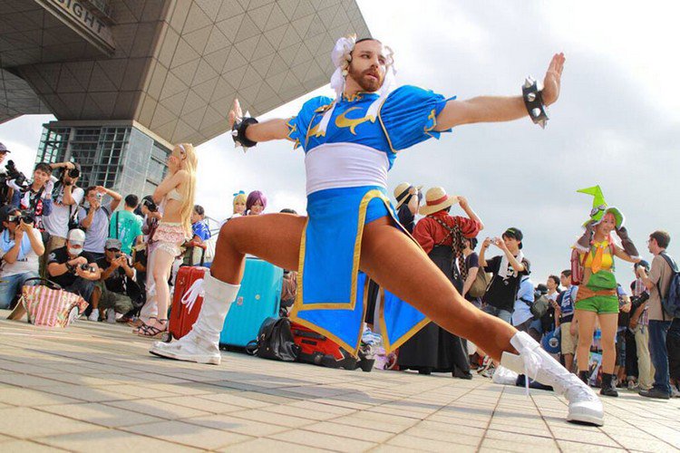 ladybeard streetfighter crowd