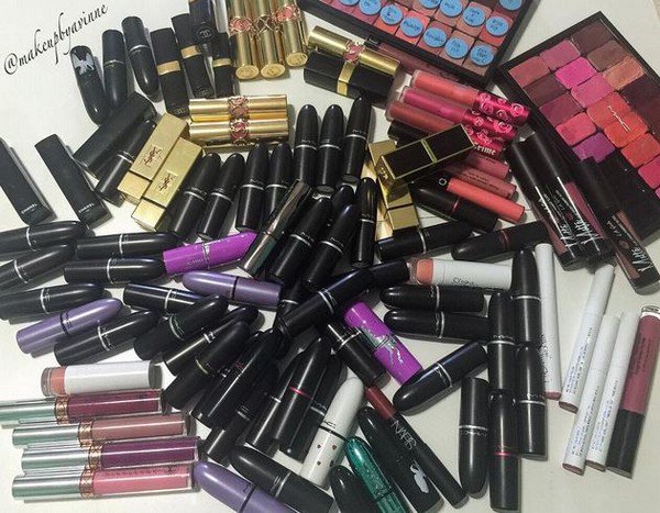 lipstick pile