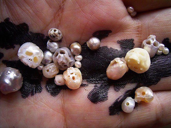 skull pearls hand black paint