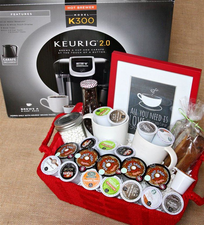 coffee machine with pods and mugs gift set