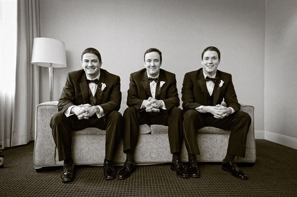 groom-photos-couch