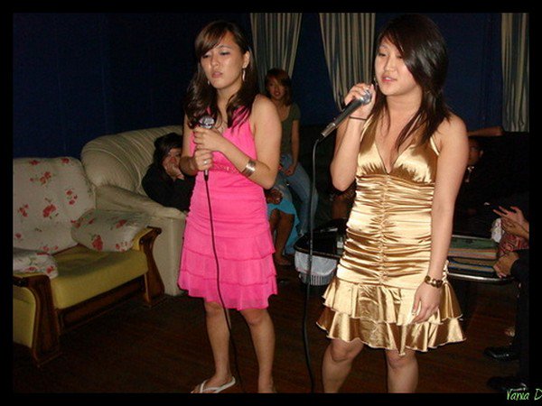 karaoke girls