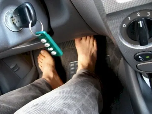 legal-in-us-driving-barefoot