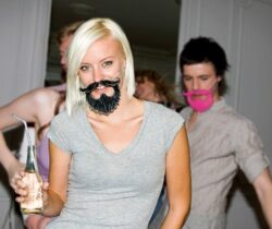 party paper beards black