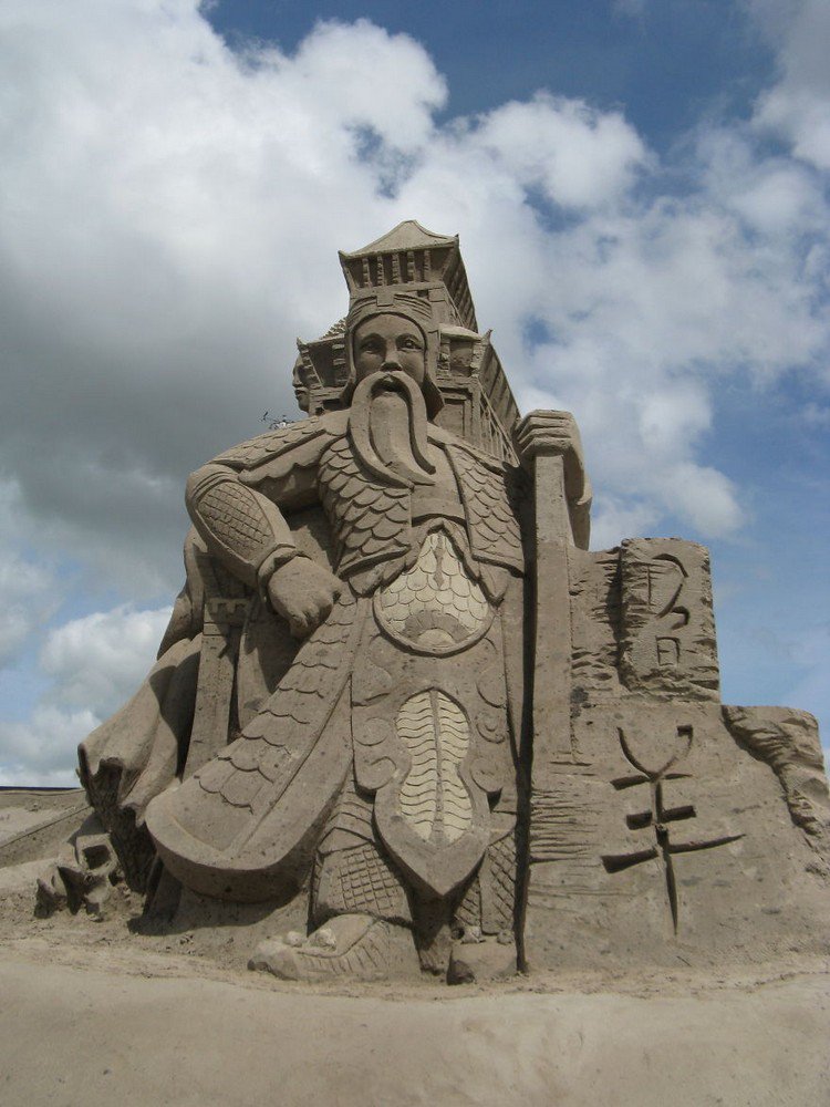 sand hotel man sculpture