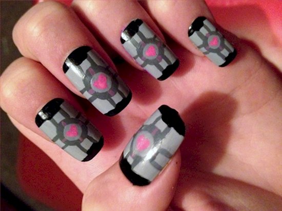 video-game-nail-art-companion-cube