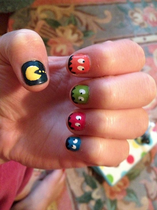 video-game-nail-art-pac-man