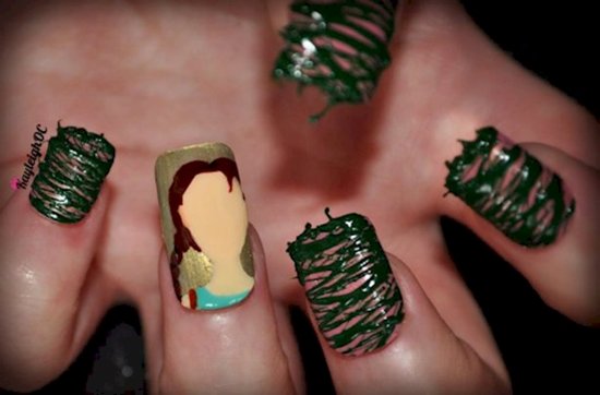 video-game-nail-art-tomb-raider