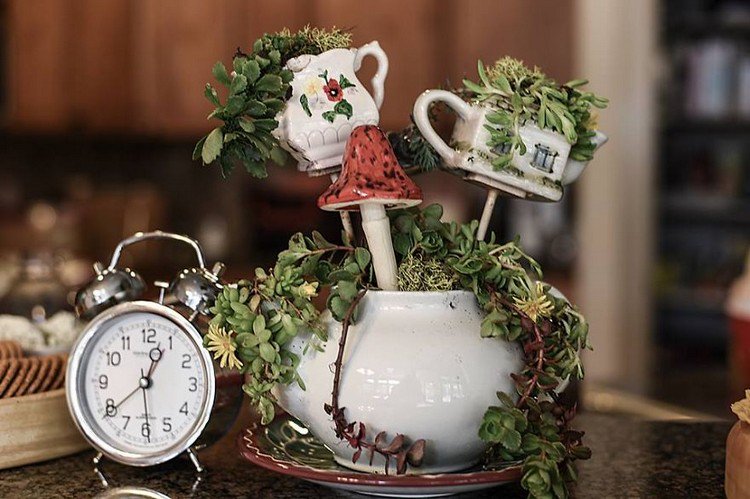 cups teapot clocks