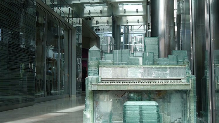 glass-piano-karlis-bogustovs-canary-wharf-piano