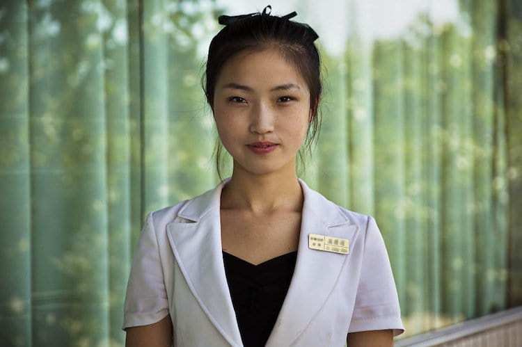 korea-waitress