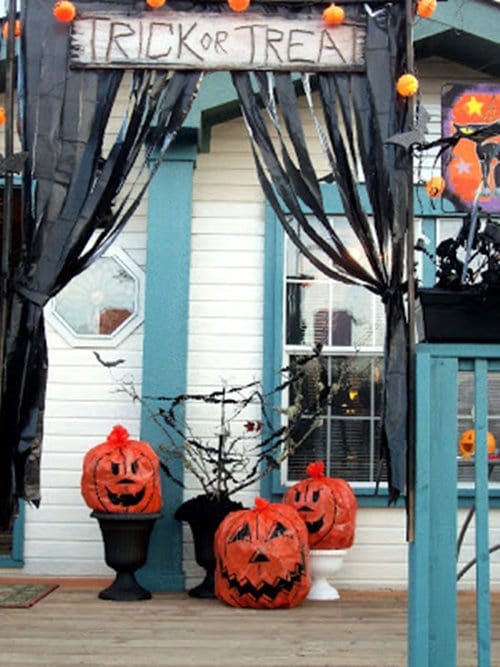 trash-bag-halloween-decorations-pumpkins