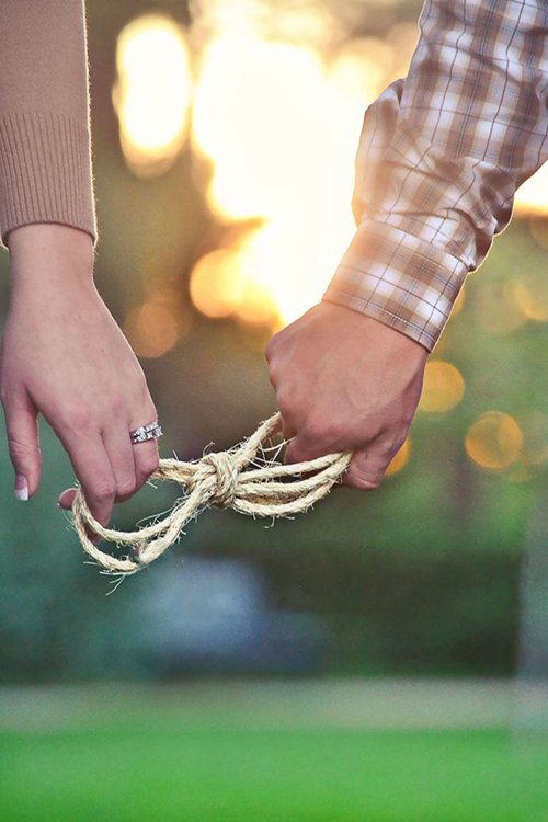engagement-photos-knot