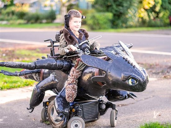 halloween-costumes-wheelchairs-train-dragon