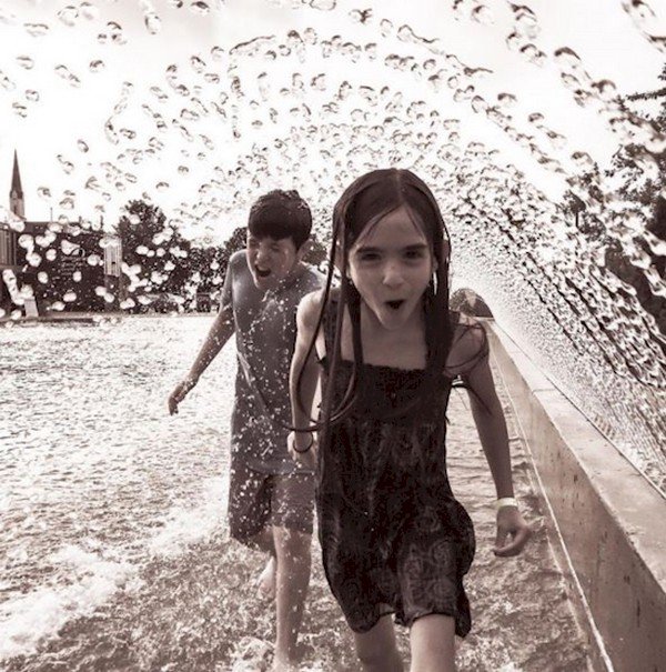 kids playing water