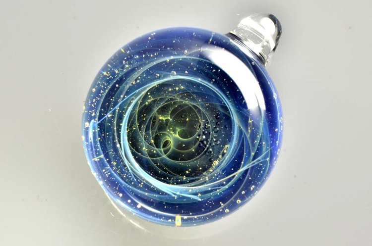 satoshi-tomizu-space-glass-swirls