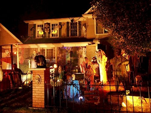 11 Horrifying Halloween Decorations Designed To Scare