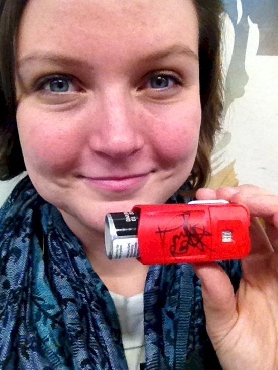 weird-celebrity-autographs-inhaler