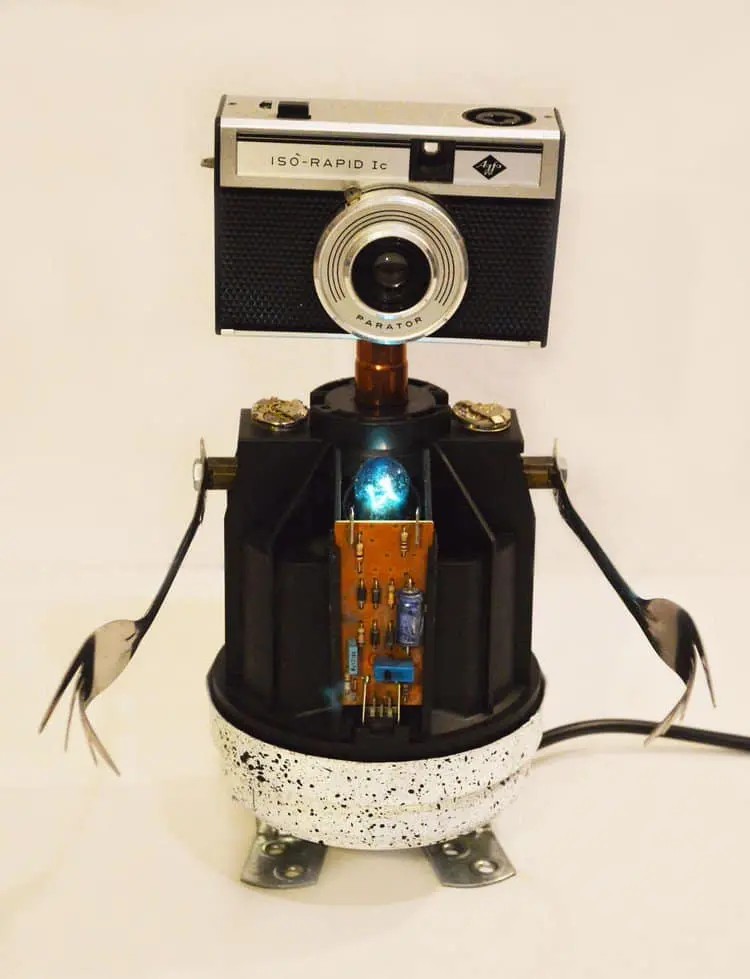 camera head robot lamp