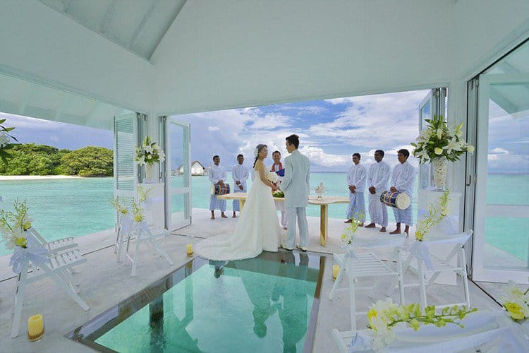 couple wedding maldives