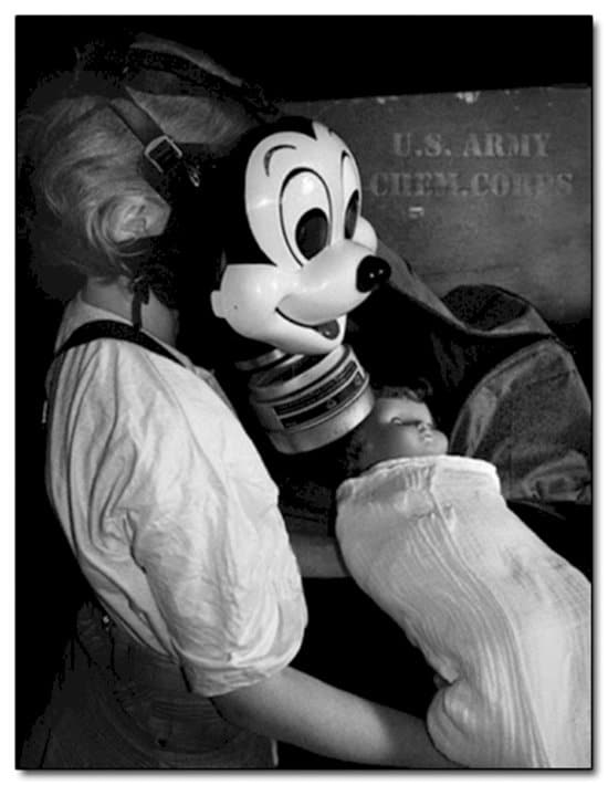 creepy-vintage-photos-mickey-gas-mask