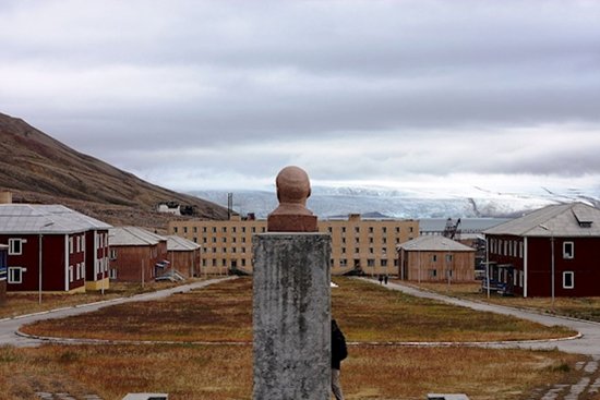 modern ghost towns pyramiden