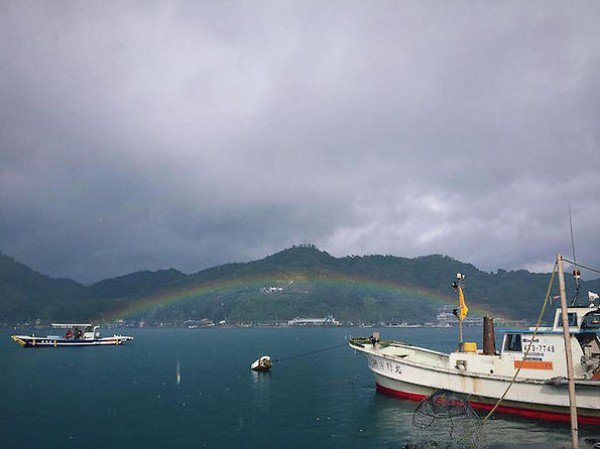 rainbow boats