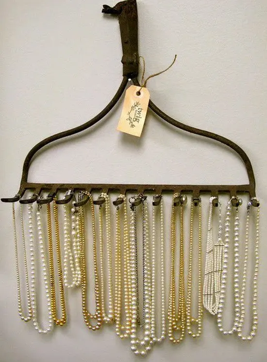 rake necklace holder