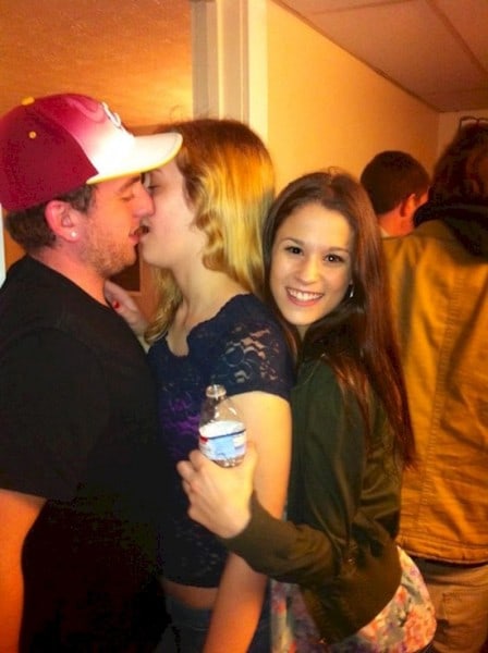 Hilarious Third Wheel Moments That Look So Awkward